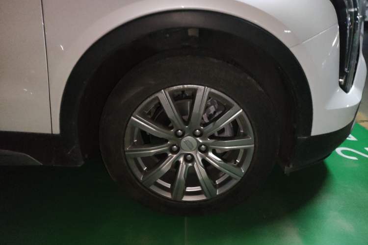 Used Cadillac XT4 2020 28T Two-Wheel-Drive Leading Version Right Front Wheel Hub