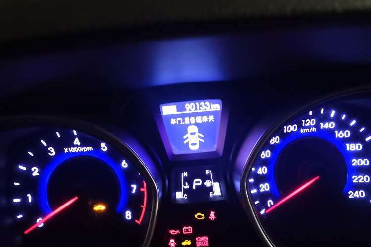 Used Hyundai Elantra (5th Generation / Langdong) 2016 1.6L Automatic Prestige Model Odometer Close Up