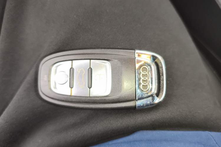 Used Audi A4L 2015 35 TFSI Automatic Standard Model Vehicle Key