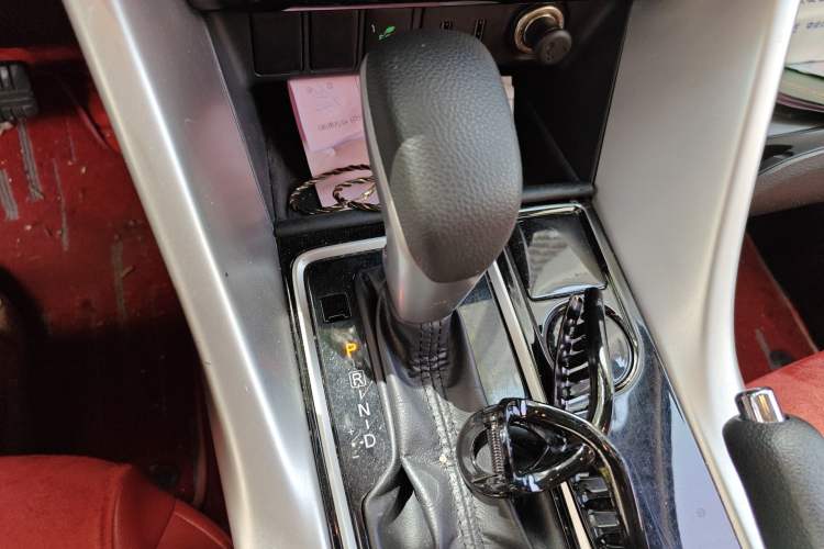 Used Mitsubishi Eclipse Cross 2019 1.5T CVT Two-Wheel Drive Fearless Edition China VI Standard Gear Lever