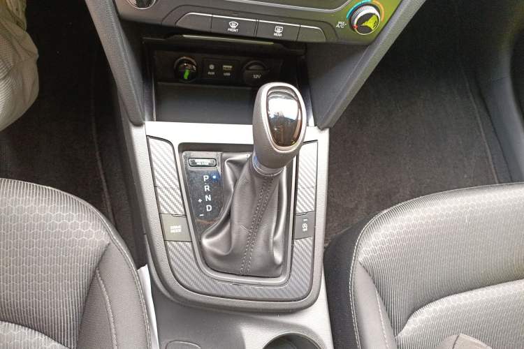 Used Hyundai Elantra (6th Generation / Lingdong) 2018 1.4T Dual-Clutch Xuan Dong · Dynamic Edition Gear Lever