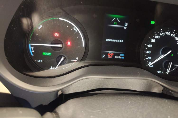 Used Toyota SIENNA 2023 2.5L Hybrid Deluxe Edition Odometer Close Up