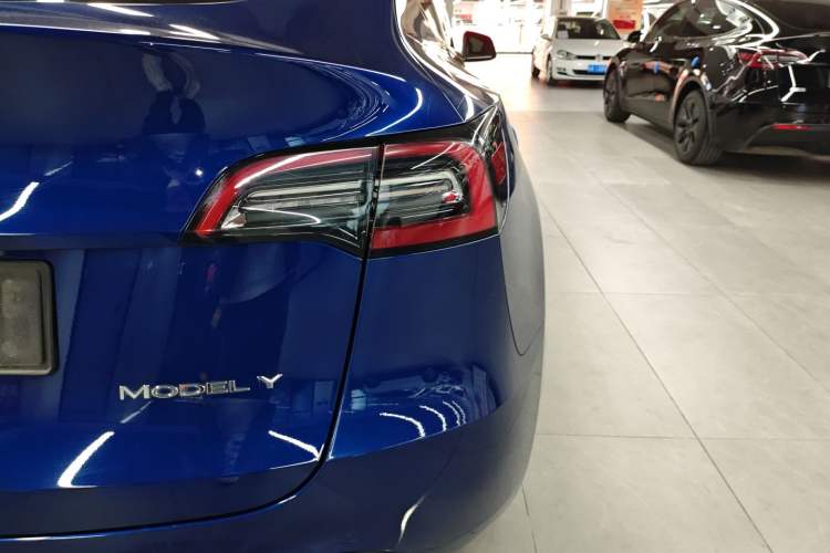 Used Tesla Model Y 2021 Long-Range All-Wheel-Drive Version Right Rear Taillight