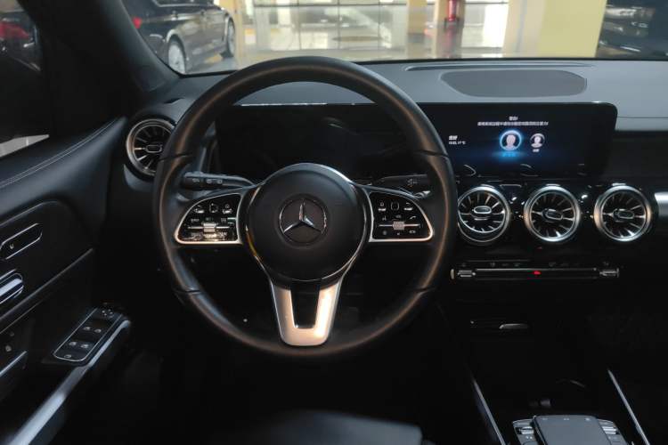 Used Mercedes-Benz GLB 2023 GLB 220 Fashion Model Steering Wheel