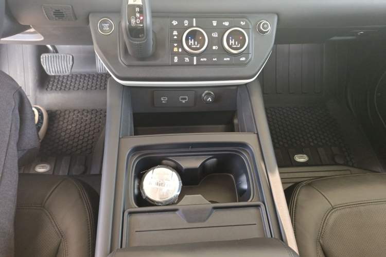 Used Land Rover Defender 2024 110 3.0T P400 Dark Edition Gear Lever