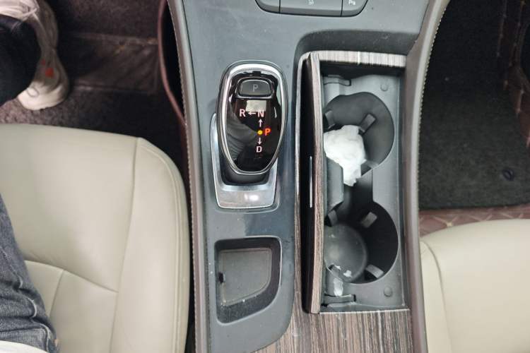 Used Buick LaCrosse 2016 Revised 20T Leading Edition Gear Lever