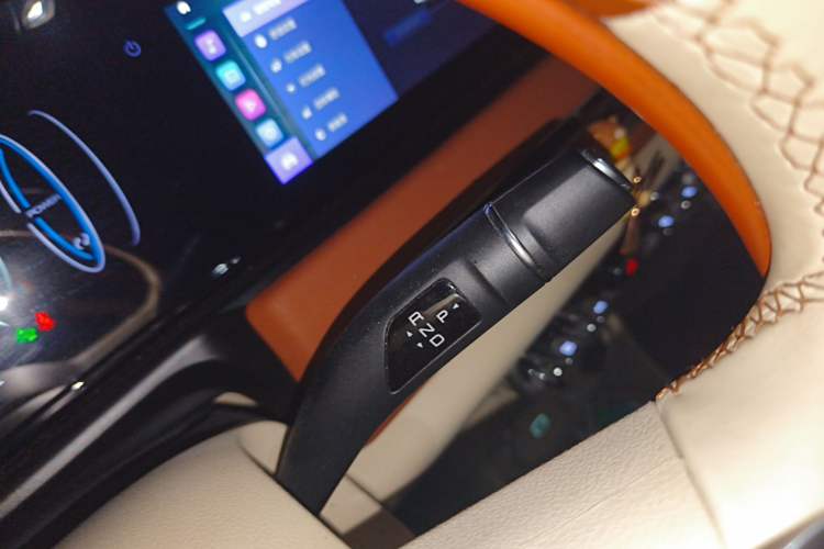 Used ORA Good Cat 2023 401 km Standard Range Luxury Version Lithium Iron Phosphate