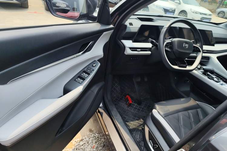 Used CHANGAN CS75 PLUS 2023 3rd Generation 1.5T Automatic Pilot Model Driver Seat