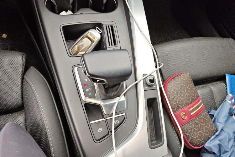 Used Audi A4L 2020 40 TFSI Luxury Dynamic Model Gear Lever