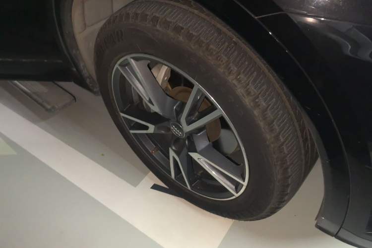 Used Audi Q5L 2020 Updated 40 TFSI Prestige Fashion Edition Right Front Wheel Hub