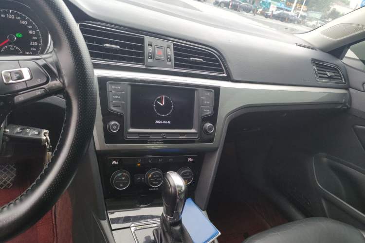 Used Volkswagen Lamando 2017 280TSI DSG Comfort Edition Audio And AC Panel