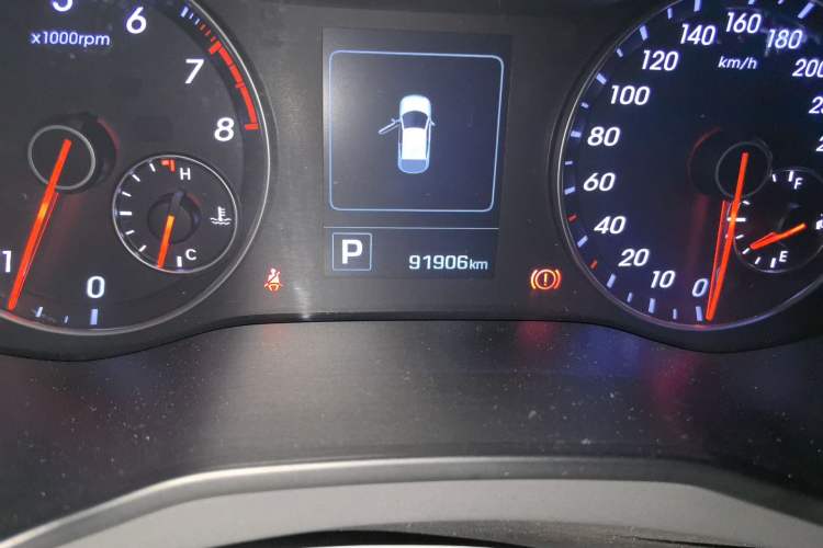 Used Hyundai Veloster 2015 1.6T Automatic Luxury Edition Odometer Close Up