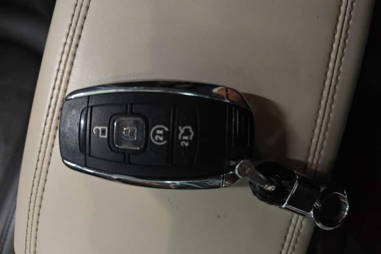 Used Lincoln MKC 2017 2.0T Two-Wheel-Drive Luxury Edition