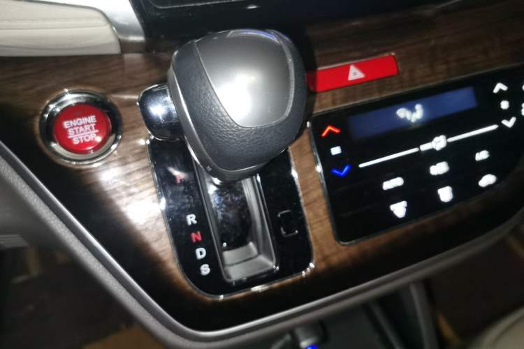 Used Honda Odyssey 2017 2.4L Luxury Edition Gear Lever
