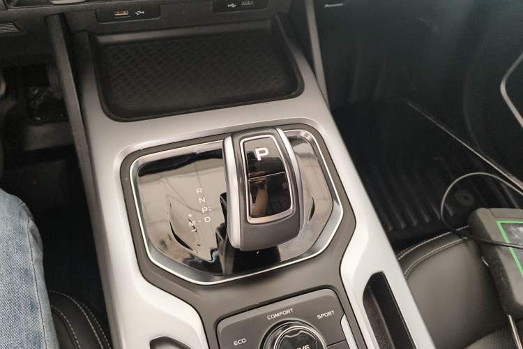 Used Geely Auto Haoyue 2020 1.8TD DCT Luxury 7-Seater Gear Lever