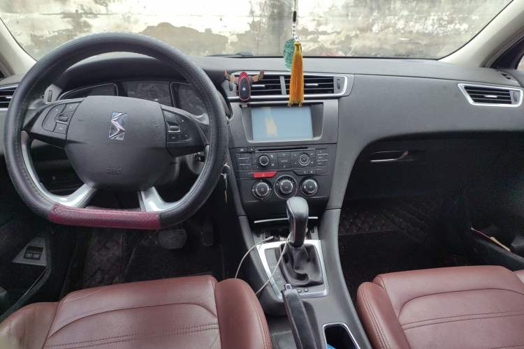 Used DS 5LS 2014 1.8L automatic Comfort version VTi140