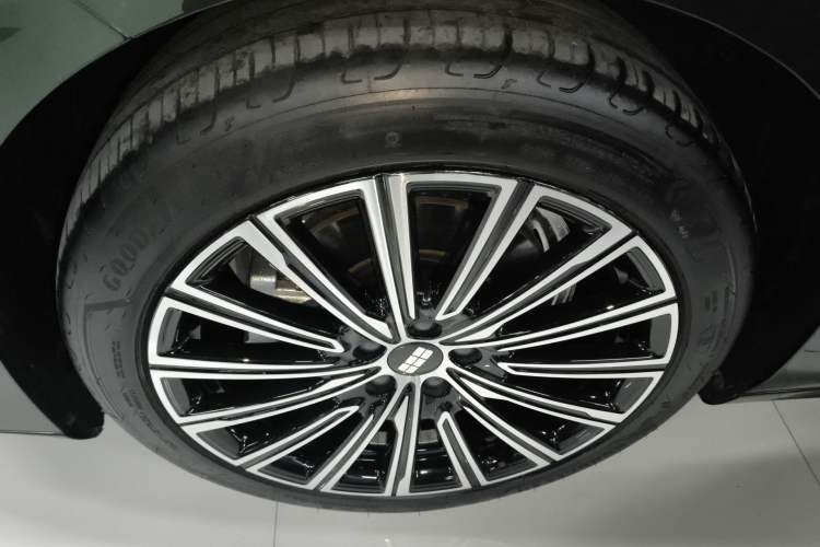 Used Geely Galaxy 8 2025 130km EM-P Starship Edition Left Front Wheel Hub