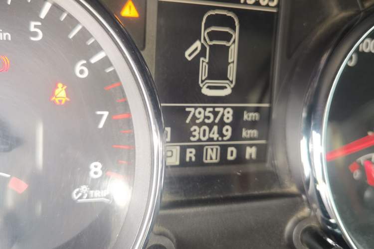 Used Nissan Qashqai 2015 2.0 XL Coolfire CVT 2WD Odometer Close Up