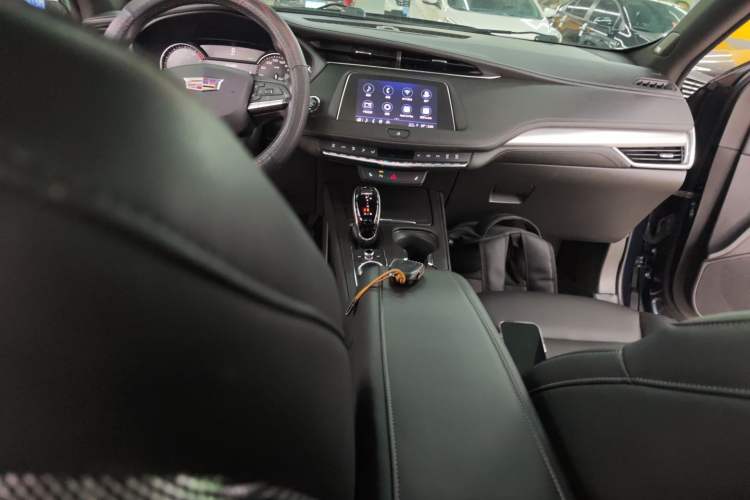 Used Cadillac XT4 2021 28T Two-Wheel Drive Leading Version