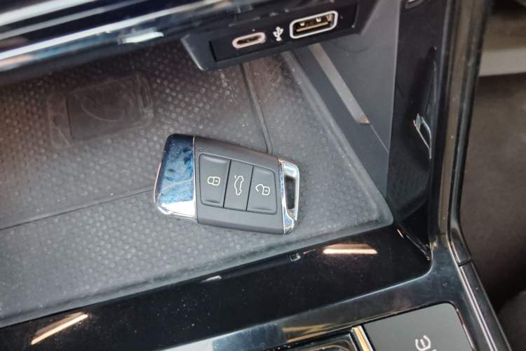 Used Volkswagen Passat 2020 Revised Version 330TSI Luxury Edition China VI Standard