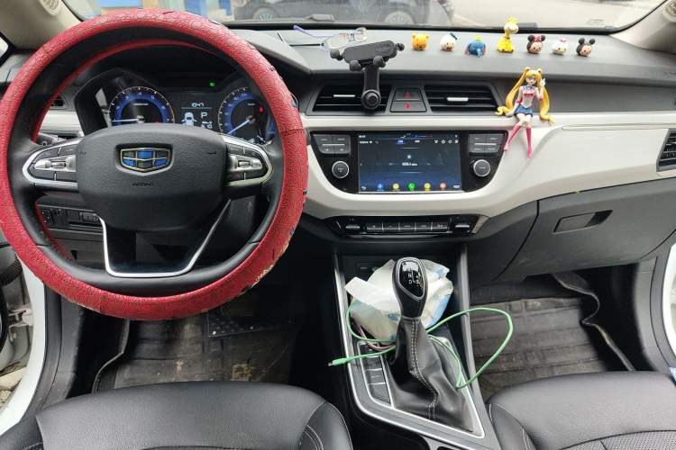 Used Geely Auto Vision X3 2019 Upgraded Model 1.5L CVT Elite Version Center Console