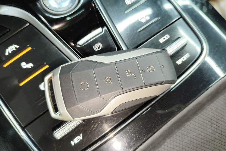 Used BYD Tang New Energy 2021 DM 2.0T Four-Wheel Drive High-Performance Flagship Model Interior 1