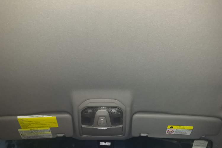 Used SAIC MAXUS T70 2021 2.0T Diesel Manual 4x4 Elite Edition with Long Bed and High Ground Clearance
