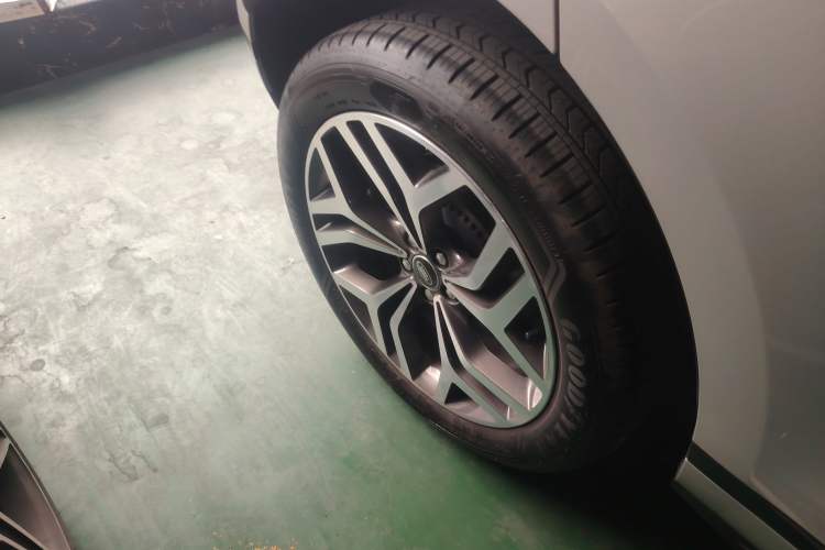 Used Land Rover Range Rover Evoque 2024 Aurora L 249 PS Prestige Light-Chasing Edition
