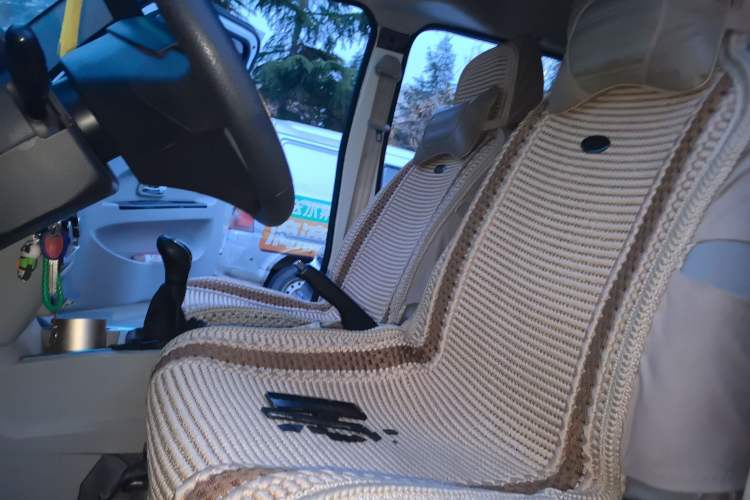 Used Jinbei New Hiace X30L 2018 1.5L Box Truck Business Edition DLCG14 Left Front Seat