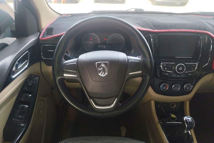 Used Baojun 730 2014 1.5L manual Comfort ESP version 7 seats