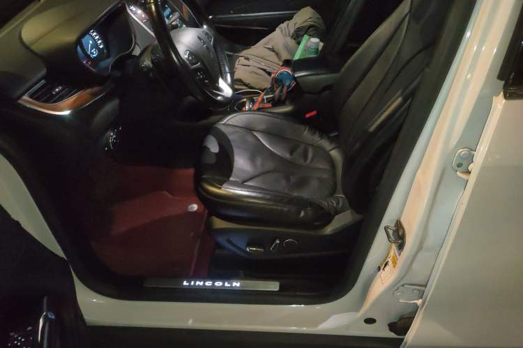 Used Lincoln MKC 2017 2.0T Four-Wheel Drive Prestige Edition Left Front Seat