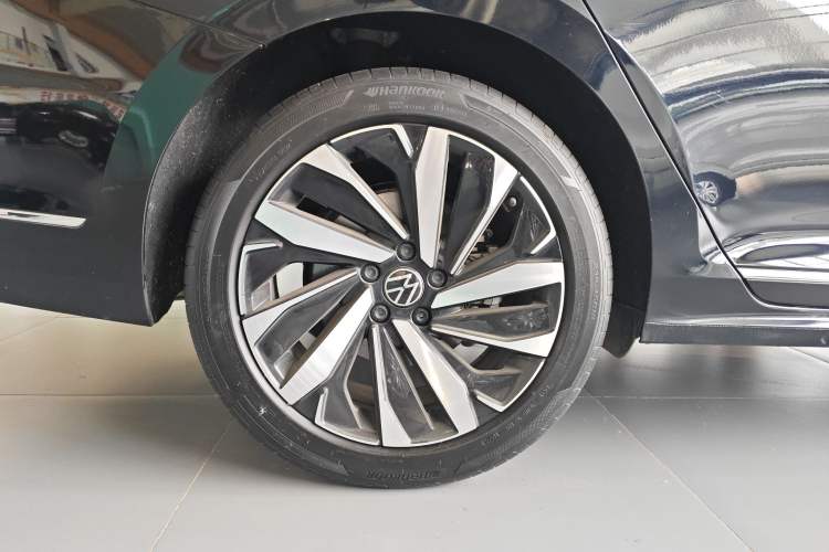 Used Volkswagen Passat 2024 330TSI Elite Edition Right Rear Wheel Hub