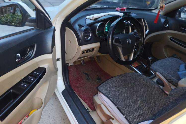 Used Changan Eado 2012 1.6L Manual Luxury Model China IV Standard
