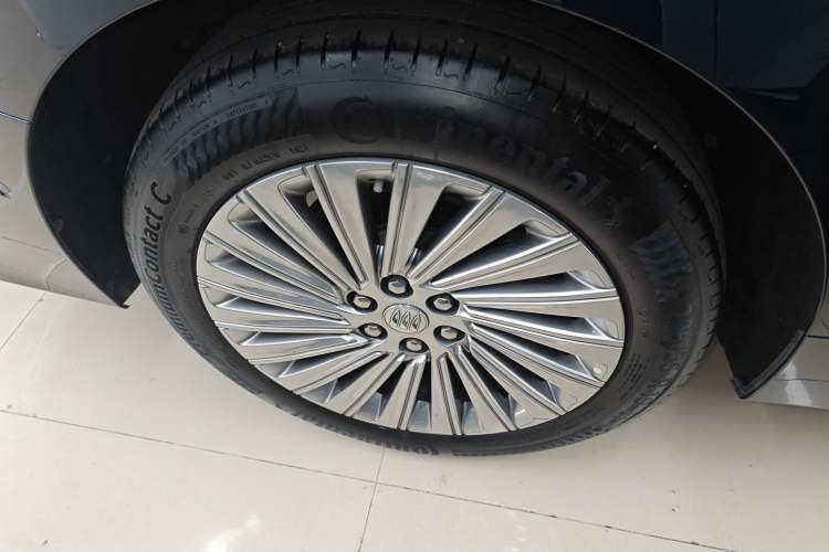 Used Buick Century 2023 2.0T Four-Seat Private Edition Right Rear Wheel Hub