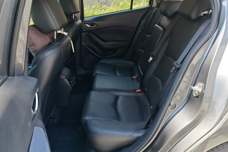 Used Mazda 3 Axela 2017 Hatchback 2.0L Automatic Sport Model China V Emission Standard Left Rear Seat