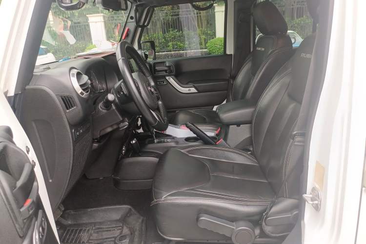 Used Jeep Wrangler 2015 3.6L Rubicon Four-Door Comfort Edition
