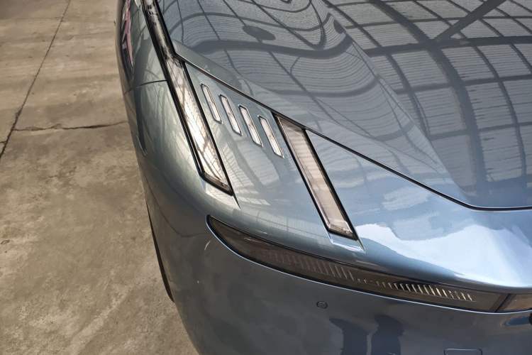 Used Lynk & Co Z10 2025 95 kWh 766 km Range Rear-Wheel Drive Max