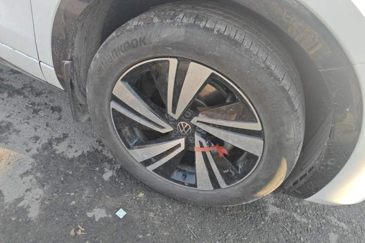 Used Volkswagen Tavendor 2023 380TSI Four-Wheel Drive R-Line Cruise Edition Right Front Wheel Hub