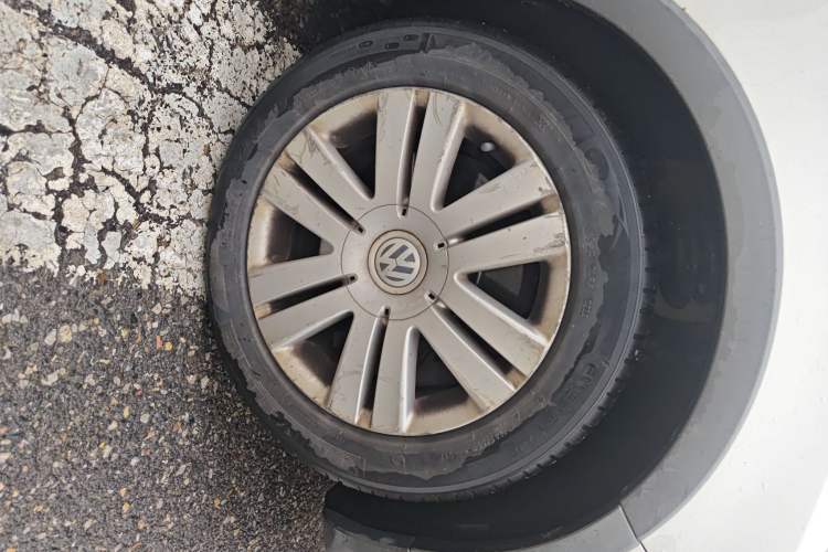 Used Volkswagen Golf 2011 1.4TSI Cross Golf Right Front Wheel Hub