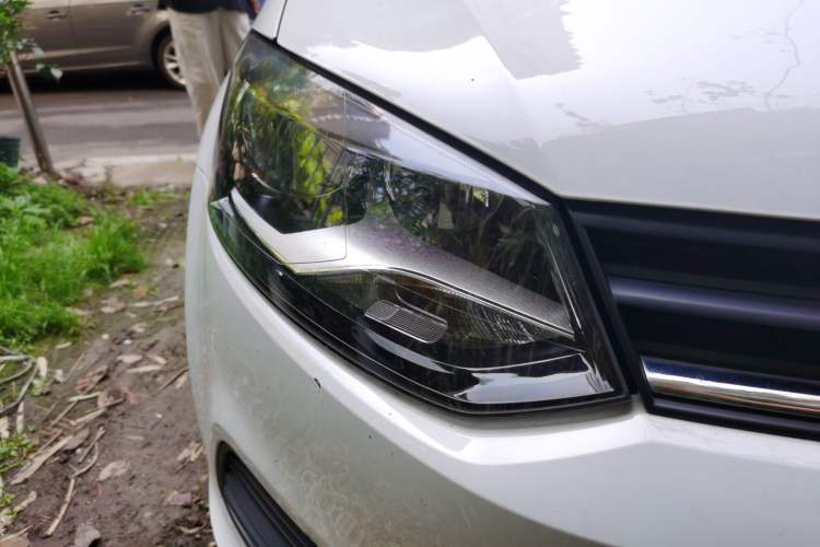 Used Volkswagen Polo 2016 1.4L Manual Fashion Model Right Front Headlight