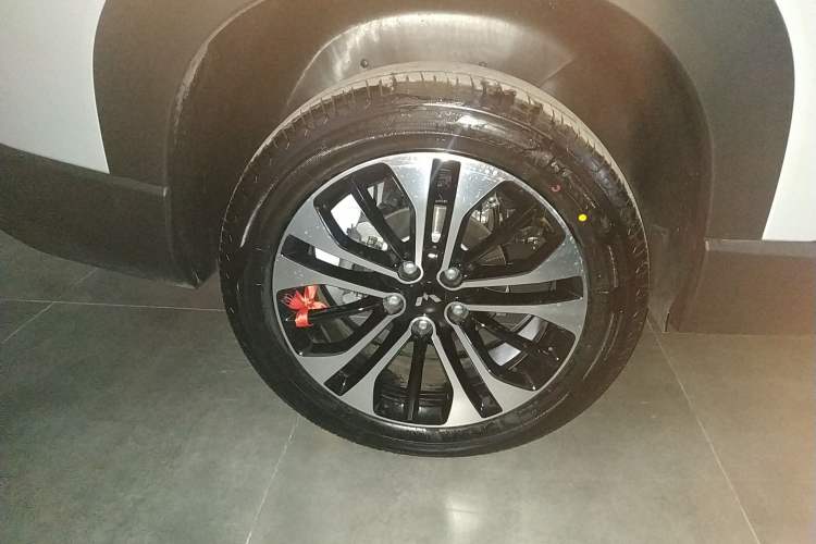 Used Wuling Xingguang 560 New Energy 2026 Model, Plug-in Hybrid, 125 km, Luxury Version Right Rear Wheel Hub