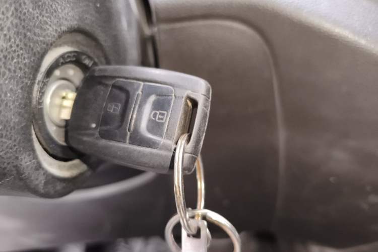 Used Wuling Hongguang V 2019 1.5L Jingqu Edition Sealed-Window Vehicle China VI LAR
