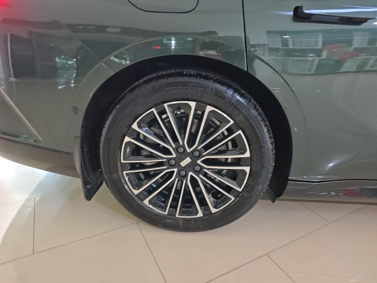 Geely Galaxy 8 2025 130km EM-i Deluxe Edition — снимка 11
