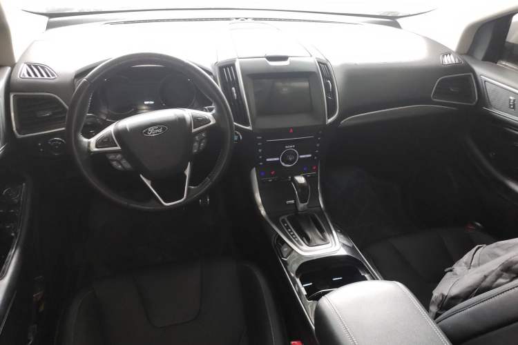 Used Ford Edge 2016 EcoBoost 245 Four-Wheel Drive Titanium 7-Seater Center Console