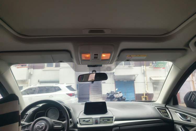 Used Mazda 3 Axela 2017 Sedan 1.5L Automatic Luxury Model China VI Standard
