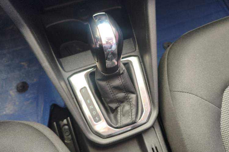 Used Volkswagen Jetta 2017 1.5L Automatic Fashion Model Gear Lever