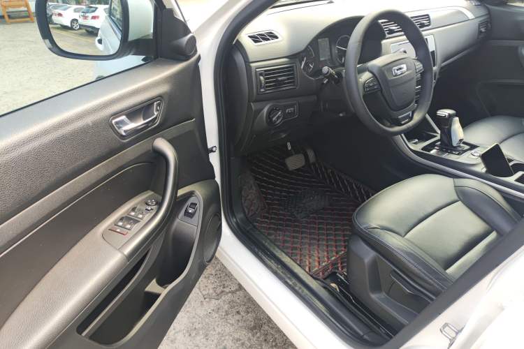 Used Qoros 5 2018 Revised Version 1.6T Automatic Leading Edition Driver Seat