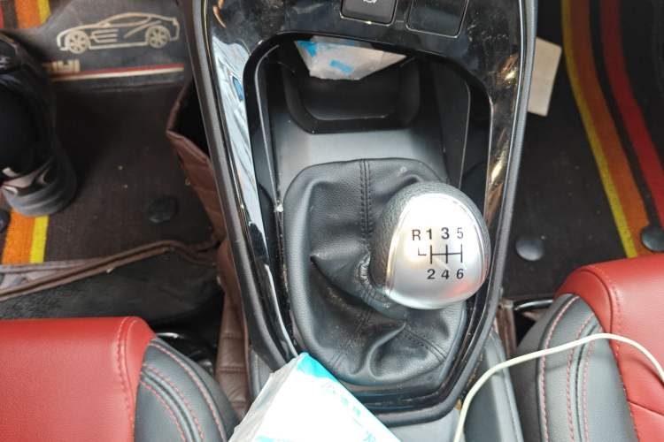 Used Haval H2s 2017 Blue Label 1.5T Manual Elite Model Gear Lever