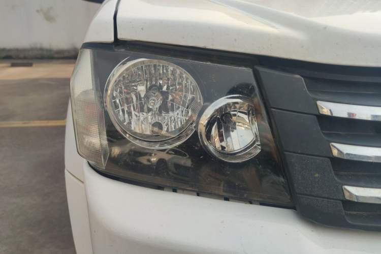 Used JDMC T5 2014 2.4T Two-Wheel-Drive Elite Version with Extended Wheelbase Model 4D25