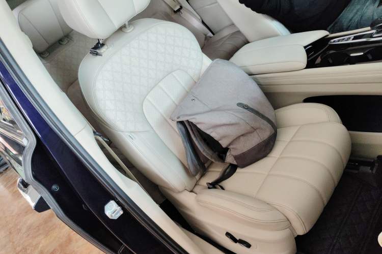 Used VOYAH Dream 2022 0-Emission Version Range of 475 km Right Front Seat